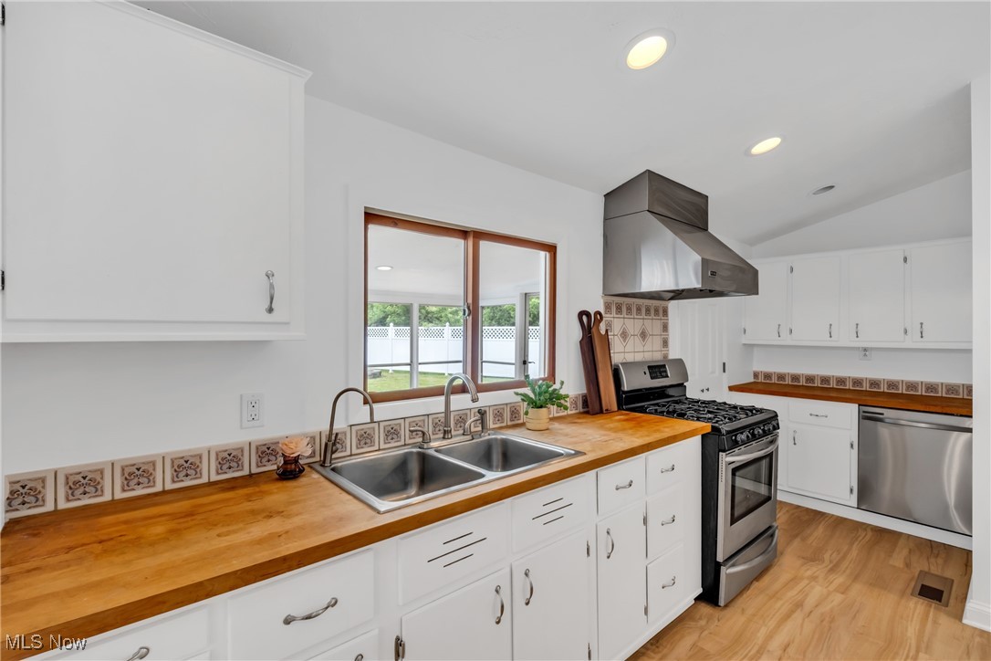 8620 Beacon Hill Drive, Chagrin Falls, Ohio image 5