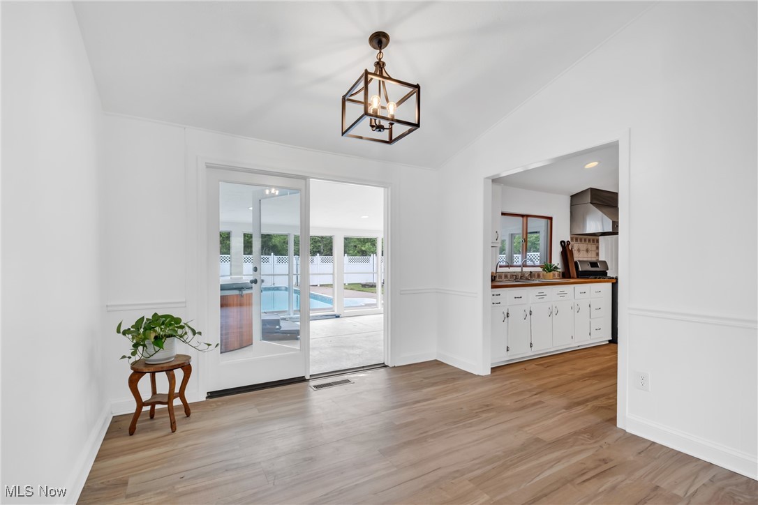 8620 Beacon Hill Drive, Chagrin Falls, Ohio image 3