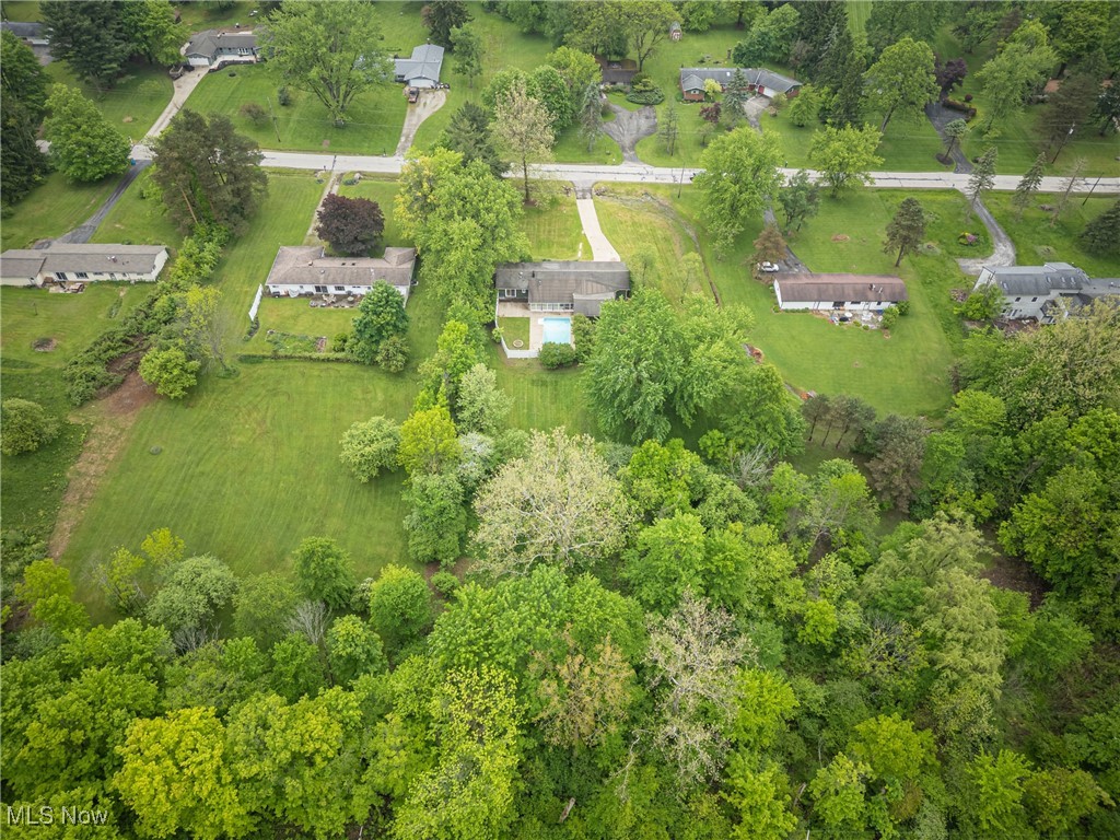 8620 Beacon Hill Drive, Chagrin Falls, Ohio image 28