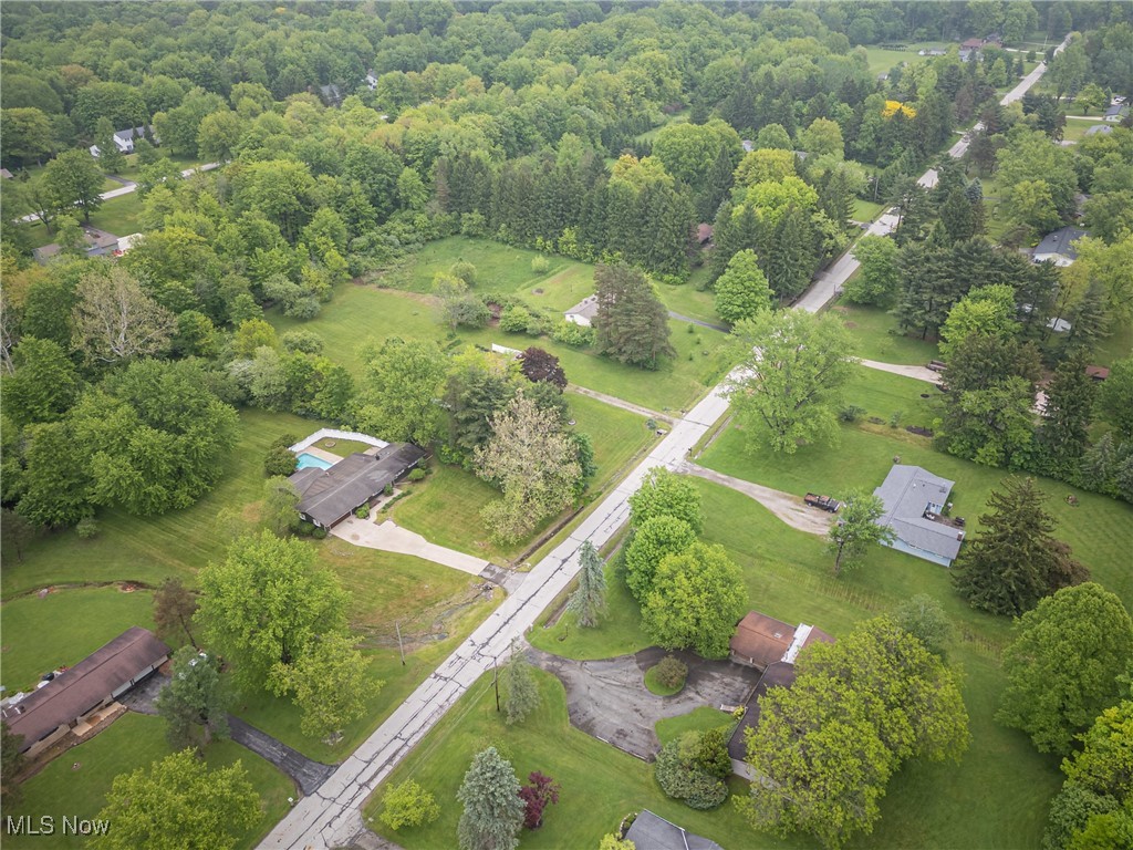 8620 Beacon Hill Drive, Chagrin Falls, Ohio image 30