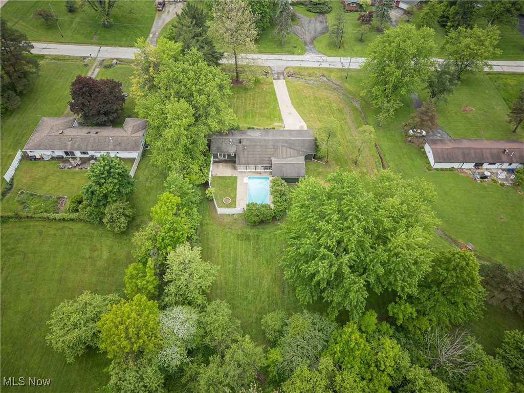 8620 Beacon Hill Drive, Chagrin Falls, Ohio image 27