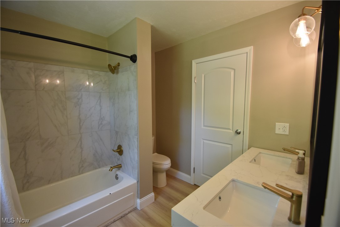 1751 Brockton Drive, Austintown, Ohio image 11