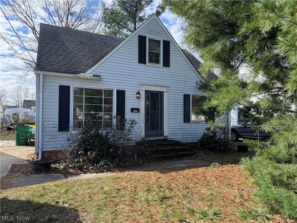 Photo of 30102 Mildred Drive, Willowick, OH 44095 (MLS # 5195118)