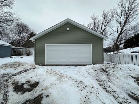 Tiny photo for 1210 Aberdeen Avenue, Youngstown, OH 44502 (MLS # 5190005)