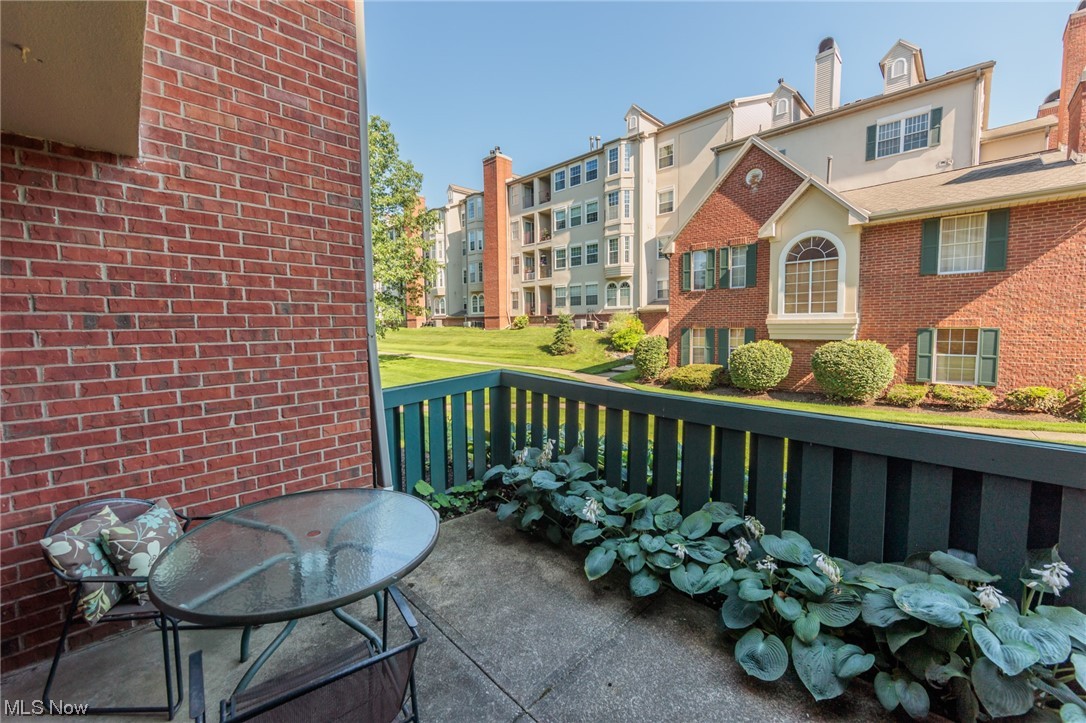 Fox Hollow At Woodhawk - Residential