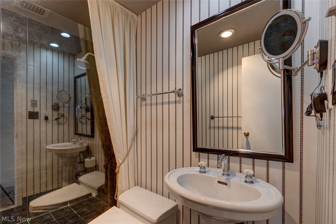 Bratenahl - Residential