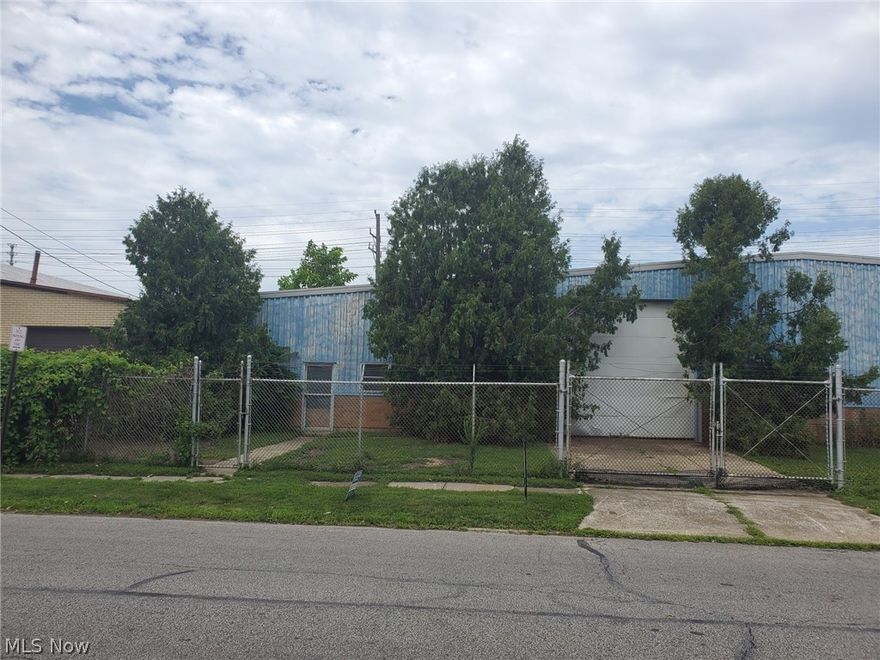 Main Building Downstairs: Approx. 8,000 Sf
18' Clear Height
One (1) 14'x10' Drive-in
Steel Construction; Concrete Floors