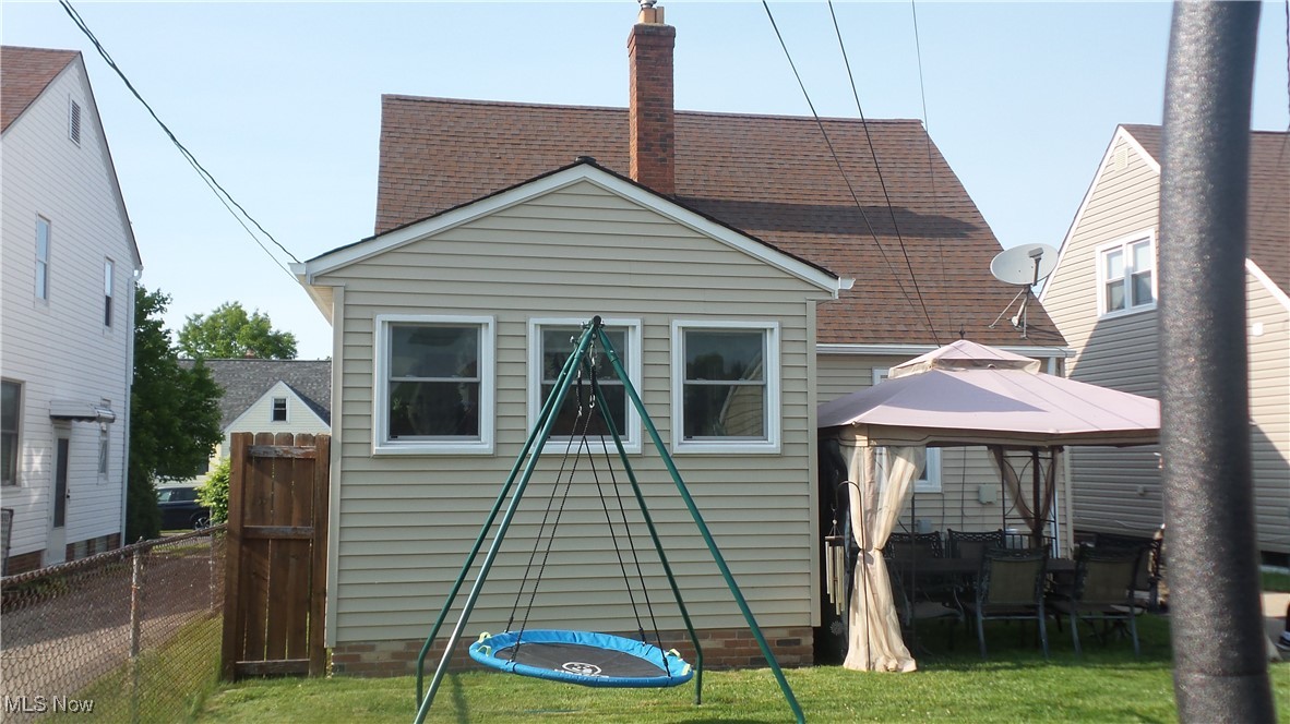 8117 Ivandale Drive, Parma, Ohio image 2