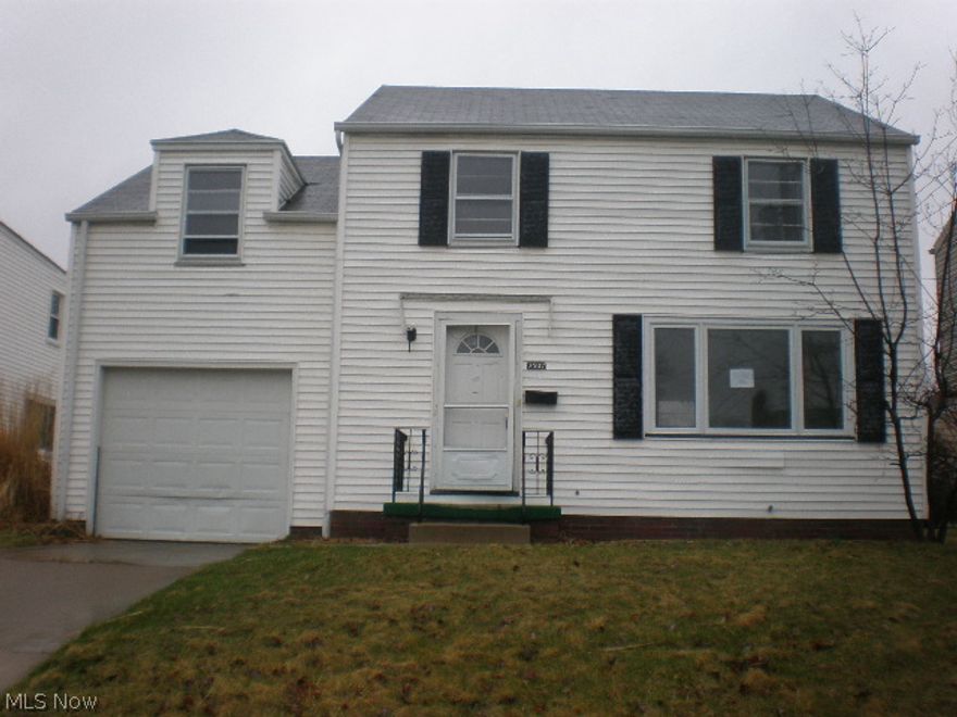 Nice floor plan in this 3 br home. has had updates in the past but needs tlc. Priced to sell!  Hud case # 412-570646. Hud home sold as is only. Bids open to owner occupants, non profits, and government agencies only until 4/24/2014 11:59:59 PM  CT. Sq ftg of 1272 does not include master br above garage.