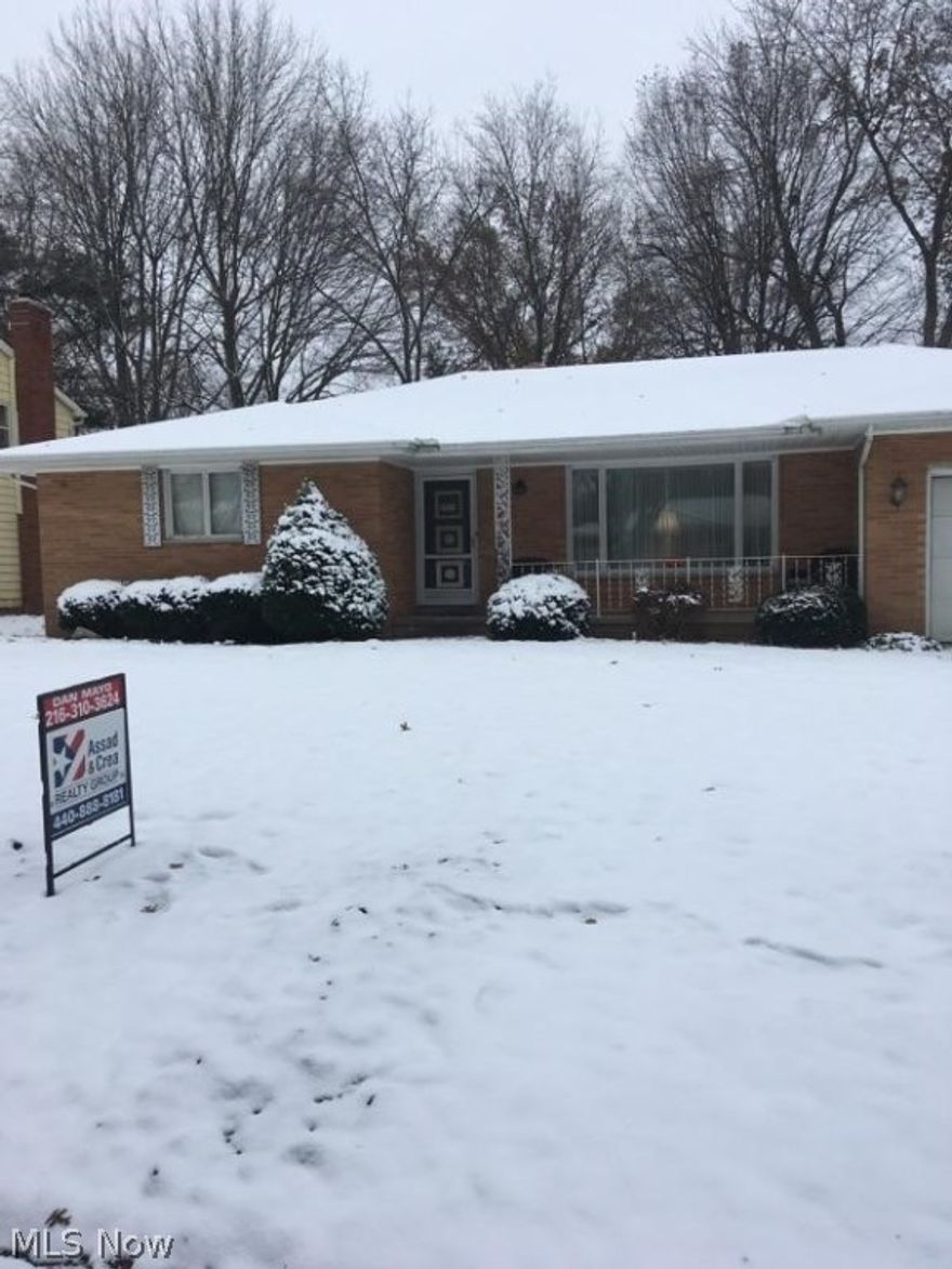 3 bedroom brick ranch. 2 car attached garage. Close to shopping and I-71. Close to parkway for bike and walking trails. Close to I-71. Great fixer-upper!
