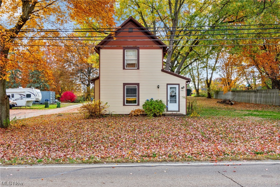 Pride in ownership is felt throughout in this tastefully updated, and well cared for home. From the spacious and serene yard, to the interior, offering a gorgeous updated kitchen, updated flooring throughout, updated bathroom, and a generous size master bedroom, this home is sure to impress! Many mechanical updates, such as a new furnace! Conveniently located near the Manchester local schools. You won't want to miss this gem!