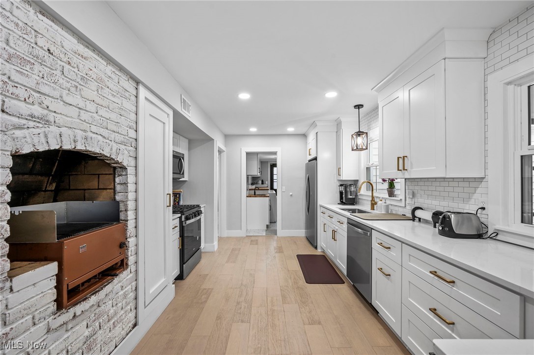 Shaker Heights, Ohio 44122, United States, 4 Bedrooms Bedrooms, ,4 BathroomsBathrooms,Residential,Pending,30445