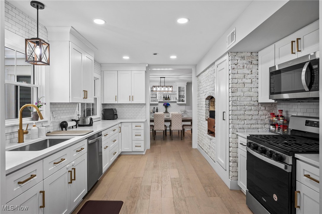 Shaker Heights, Ohio 44122, United States, 4 Bedrooms Bedrooms, ,4 BathroomsBathrooms,Residential,Pending,30445