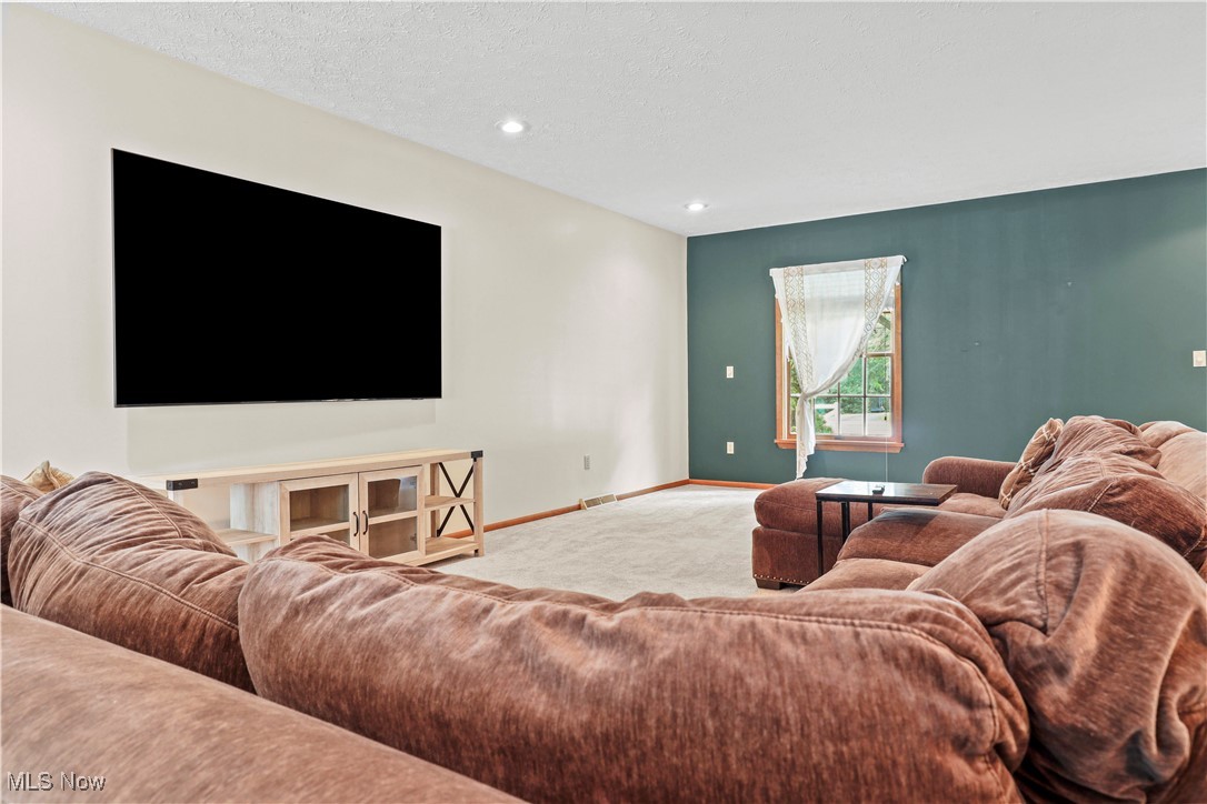 Kirtland, Ohio 44094, United States, 4 Bedrooms Bedrooms, ,4 BathroomsBathrooms,Residential,Active,175813