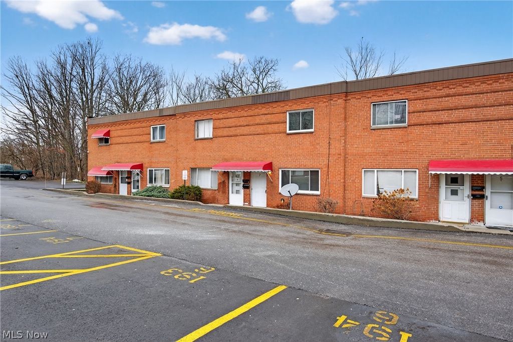 Photo of 193 Dalepark Drive, Bedford, OH 44146 (MLS # 5191037)