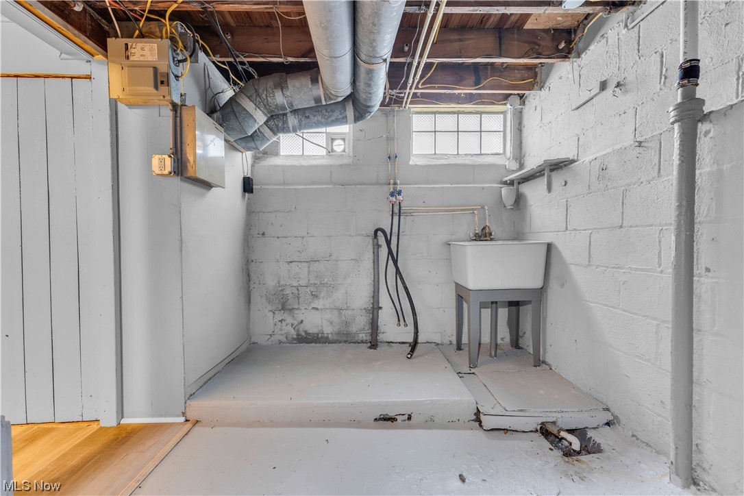 Crawford Realty Co Maple - Residential Lease