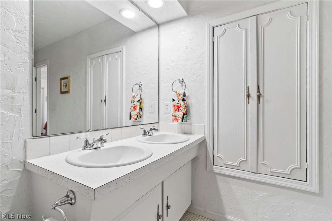 Meadowlawn Condo - Residential