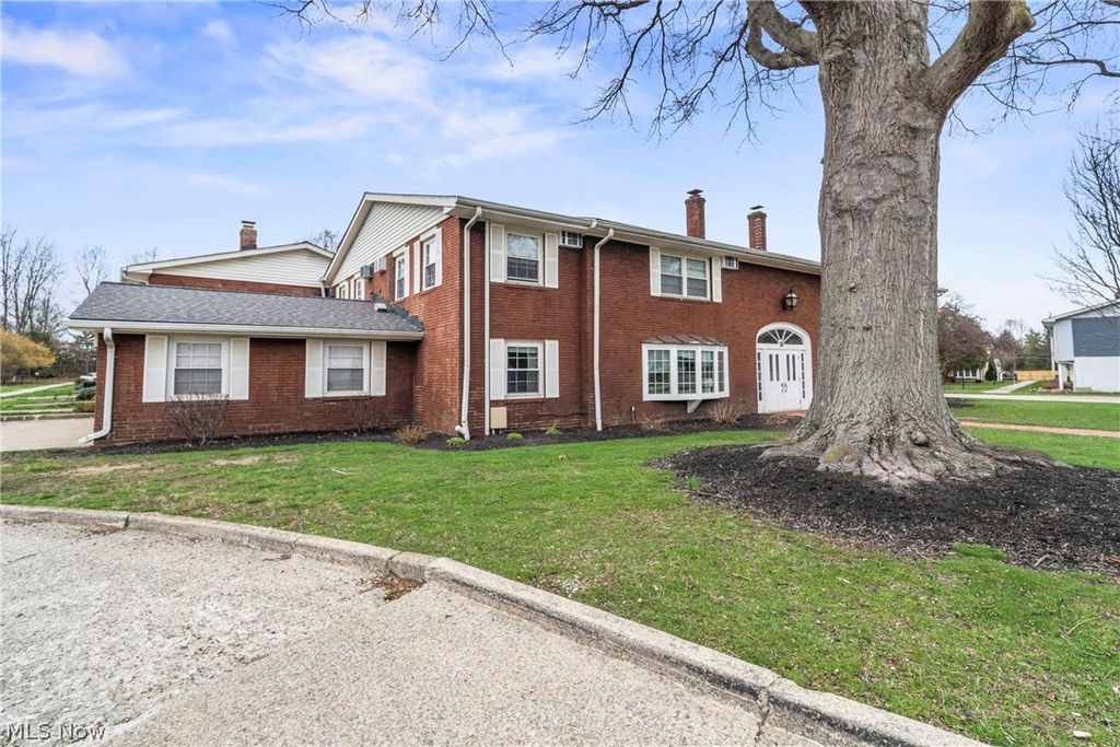 Photo of 11 Meadowlawn Drive #1, Mentor, OH 44060 (MLS # 5197941)