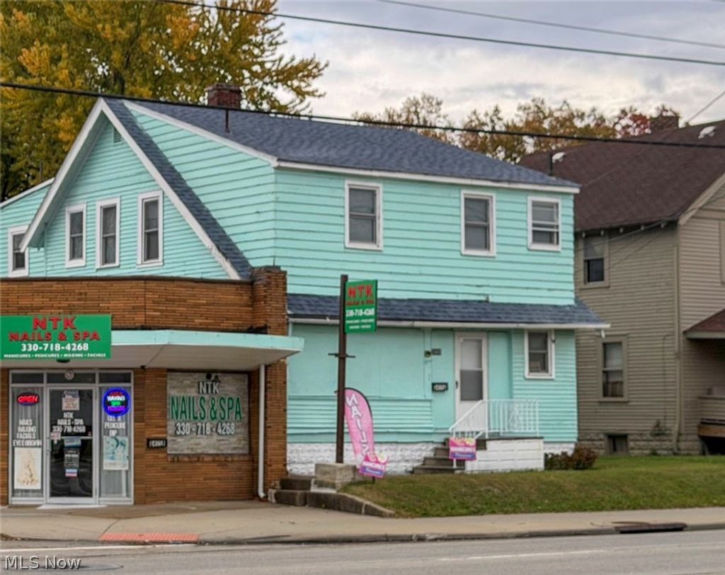 Photo of 2405 Youngstown Road SE, Warren, OH 44484 (MLS # 5210997)