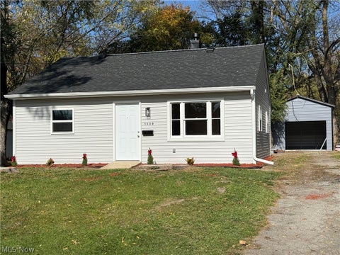 Photo of 1530 Bennington Avenue, Youngstown, OH 44512 (MLS # 5257201)