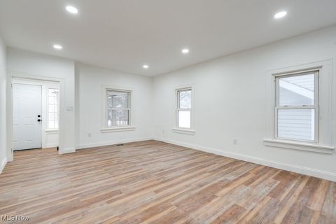 Tiny photo for 3261 Altamont Avenue, Cleveland Heights, OH 44118 (MLS # 5179041)