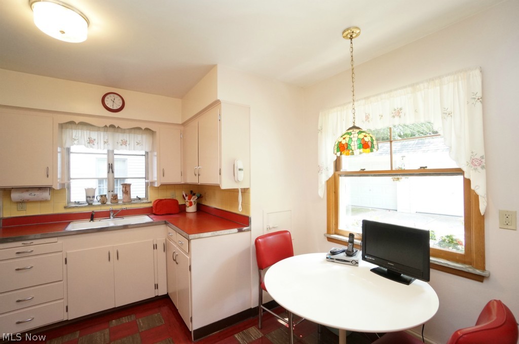 Shaker Heights Improv Cos Su - Residential