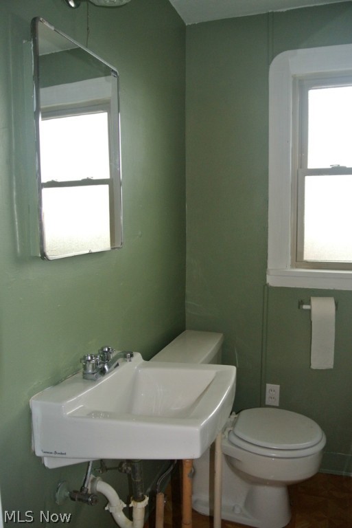 Main image without alt text