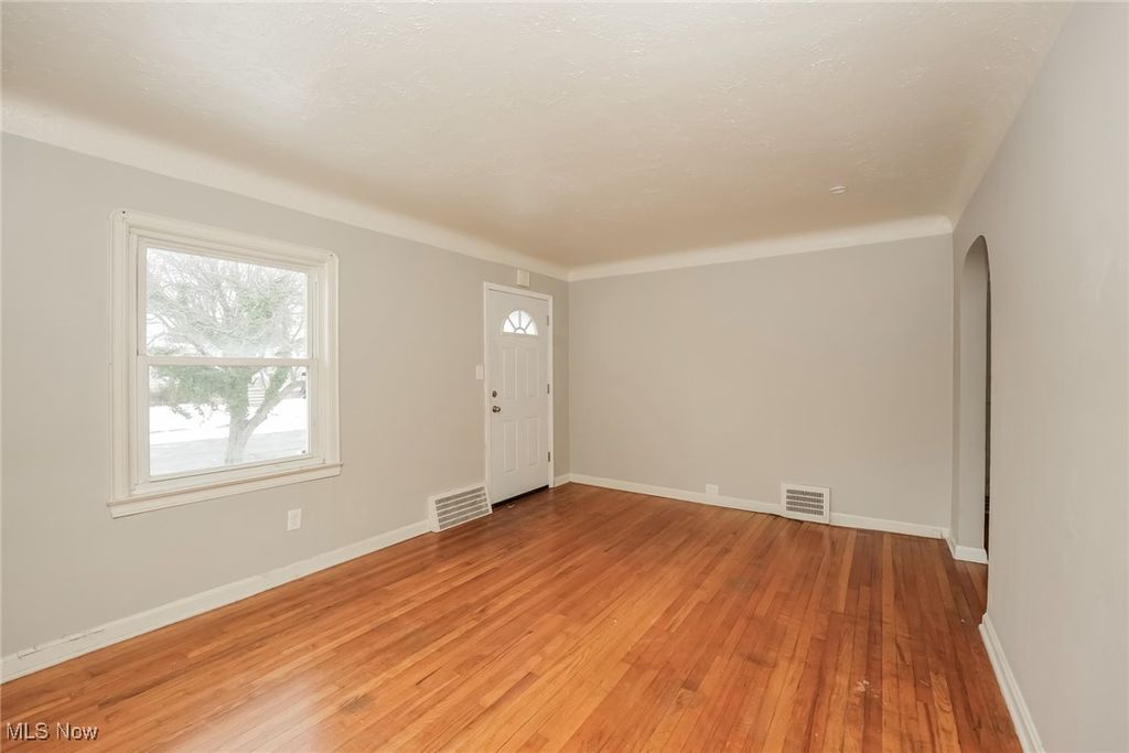 Photo of 19707 Pawnee Avenue, Cleveland, OH 44119 (MLS # 5178420)