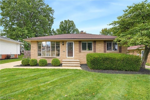 Homes For Sale - 7386 Meadow Lane<br/> Cuyahoga County, Parma, OH 44134