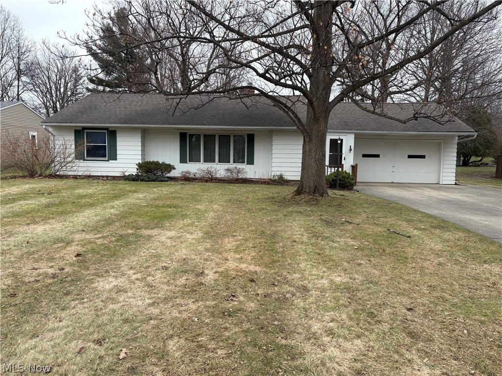 Photo of 2265 Country Club Drive, Wickliffe, OH 44092 (MLS # 5188220)