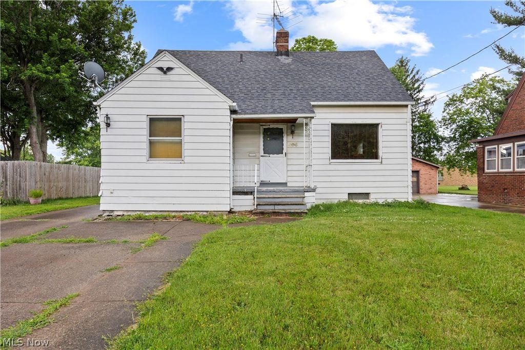Photo of 406 Root Road, Lorain, OH 44052 (MLS # 5219517)