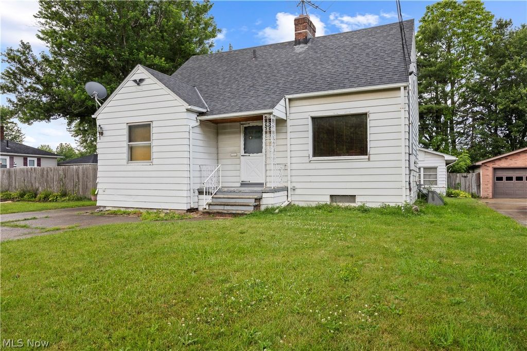 Photo of 406 Root Road, Lorain, OH 44052 (MLS # 5219517)