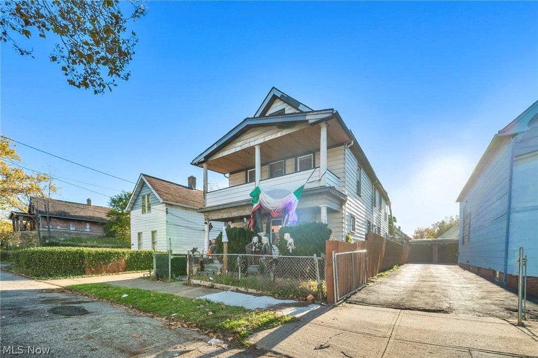 1068 E 68th Street