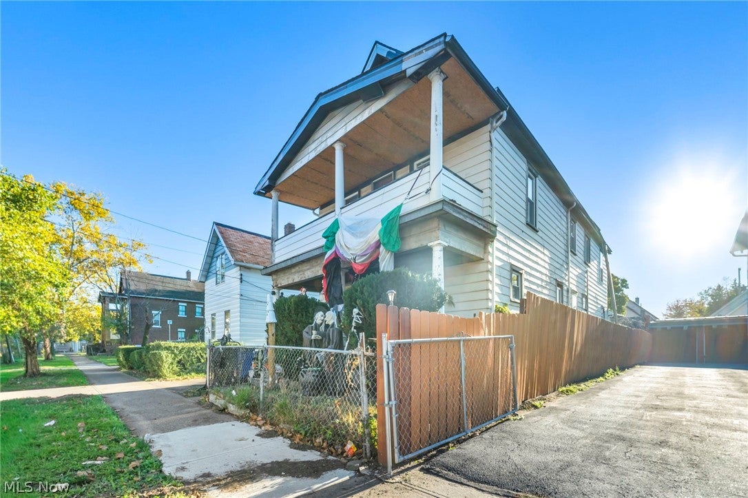1068 E 68th Street