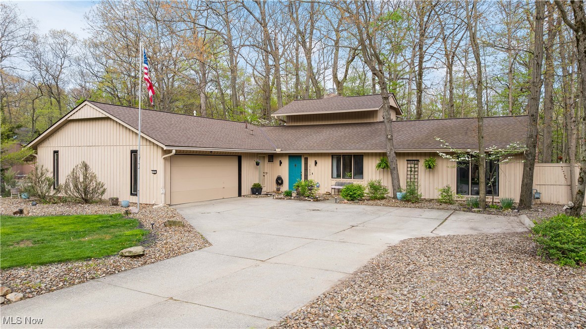 17653 Falling Leaves Road, Strongsville, Ohio image 1