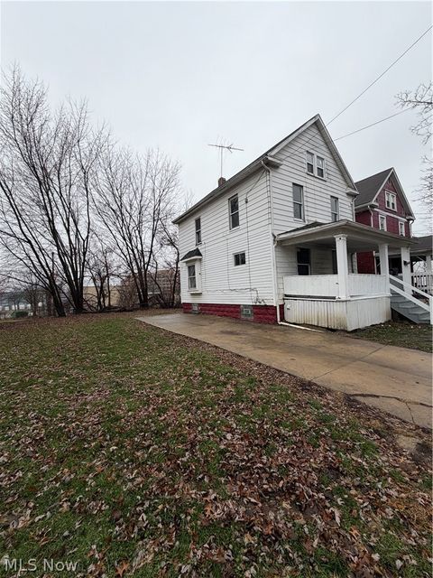 Photo of 1332 Highbrook Street, Akron, OH 44301 (MLS # 5187621)