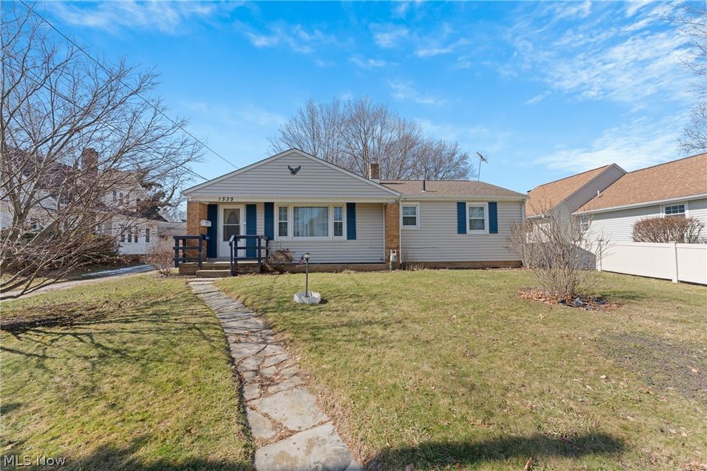 Photo of 1539 Parkway Boulevard, Alliance, OH 44601 (MLS # 5179160)