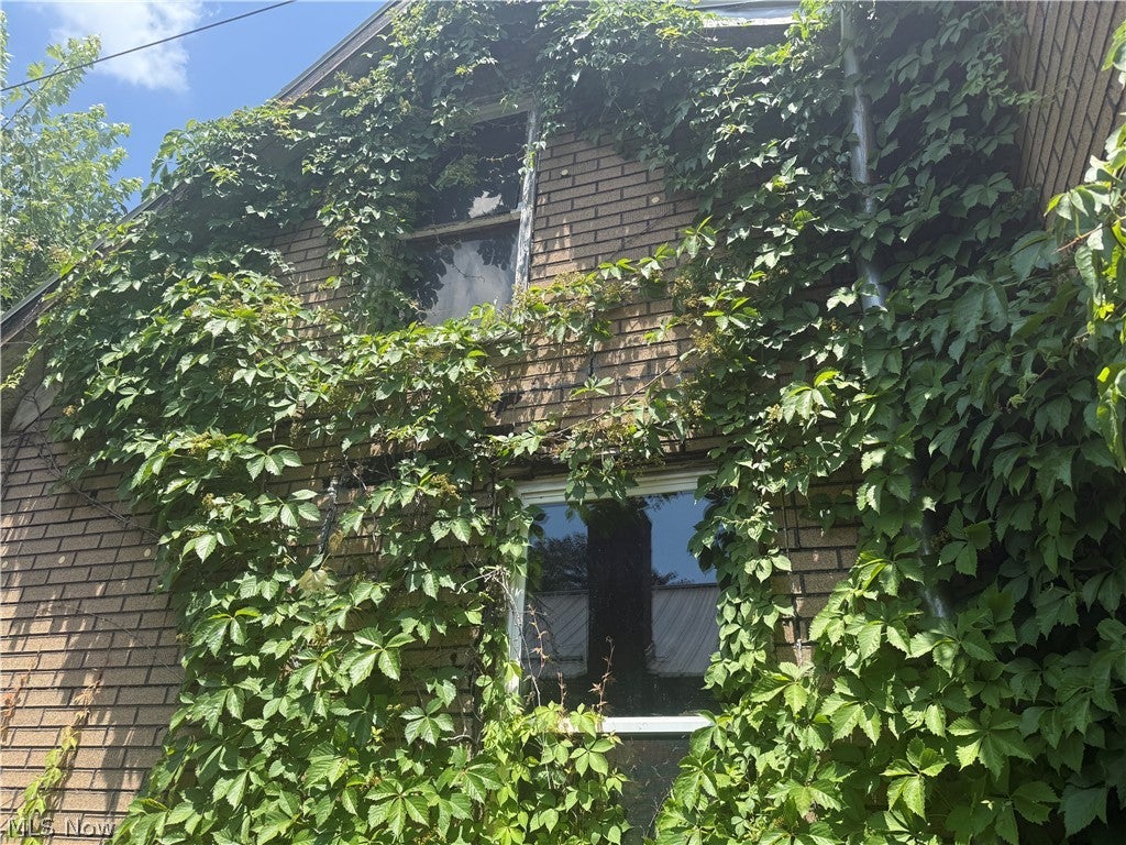 Photo of 311 Mcconnell Street, Uhrichsville, OH 44683 (MLS # 5224302)