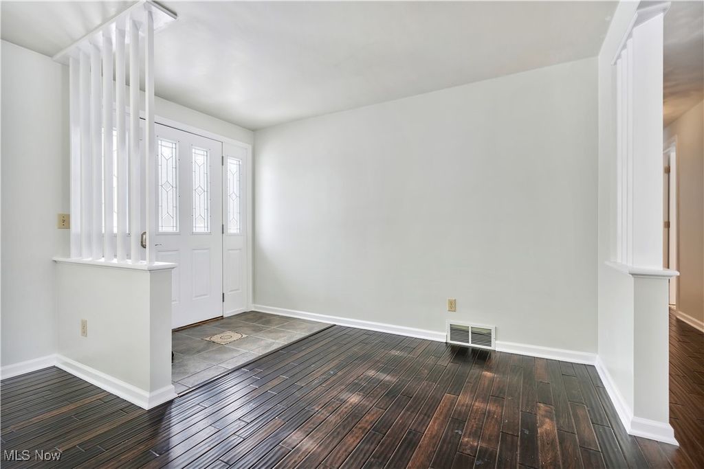 Photo of 5125 Glenoak Drive NE, Louisville, OH 44641 (MLS # 5182261)