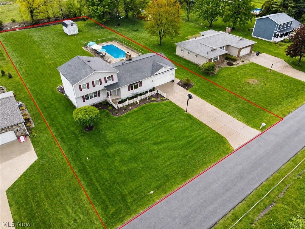 Photo of 6645 Summit Drive, Canfield, OH 44406 (MLS # 5206332)
