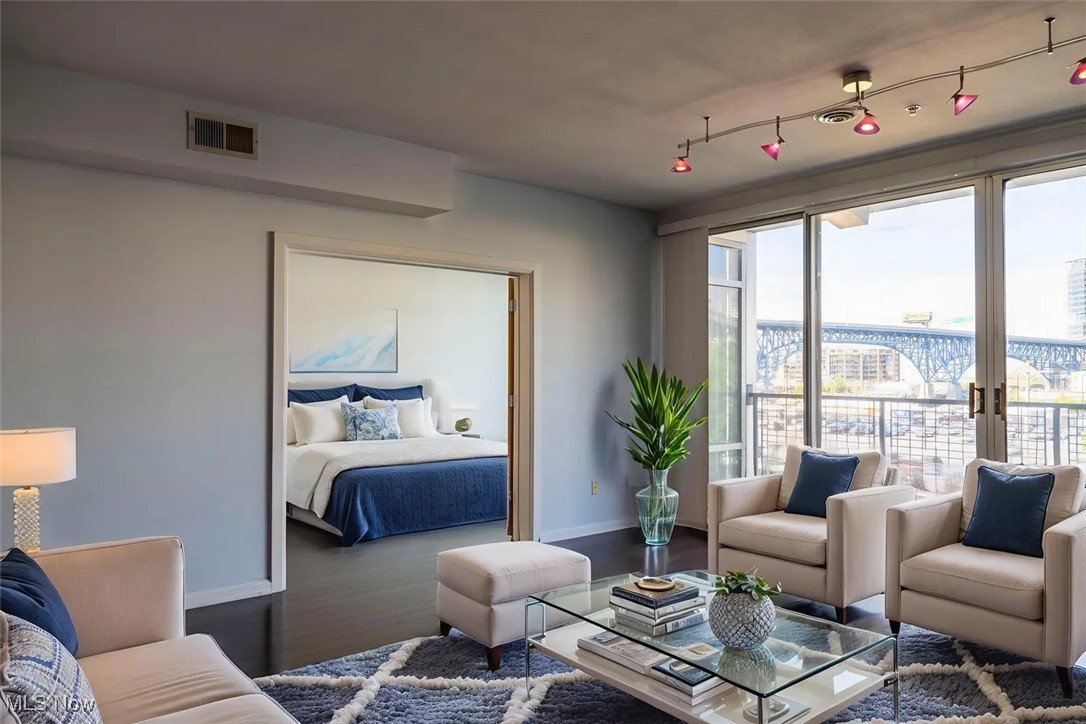 Stonebridge Plaza - Residential