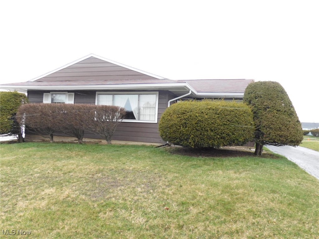 Located in Youngstown is this 3 Bed/1 Bath house. There is a 1 car attached garage, kitchen has stove and refrigerator which the tenant maintains, washer and gas dryer are also provided which the tenant also maintains. Monthly rent is $900.00 plus tenant pays all utilities. Full security deposit of $900.00 and first month rent is due before an approved tenant can move in. No smoking, no pets and no Section 8.