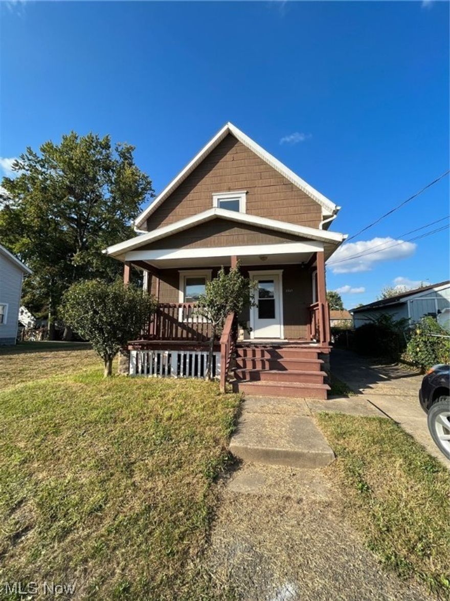 Welcome to this well kept house at 1737 Bonnot Pl. Are you an investor looking for passive income? This is the place for you! Updated 2 bedroom, 1 bathroom house with detached garage. Currently rented for $900 per month. A must see!