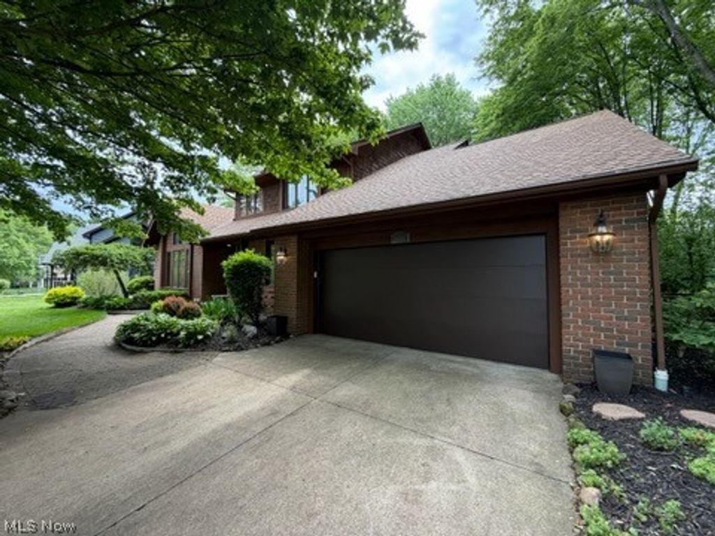 Photo of 3464 Hunters XING, Stow, OH 44224 (MLS # 5212334)