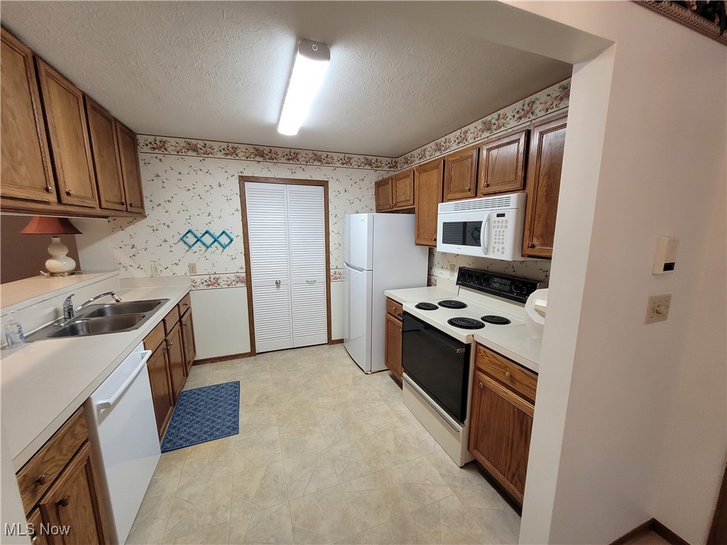 Building S/The Cts/Country Lake - Residential