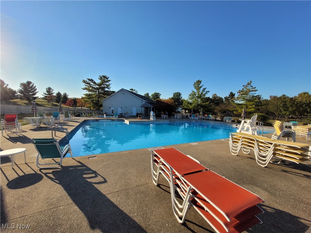 Building S/The Cts/Country Lake - Residential