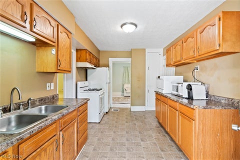 Tiny photo for 777 Montana Avenue, Akron, OH 44314 (MLS # 5252254)
