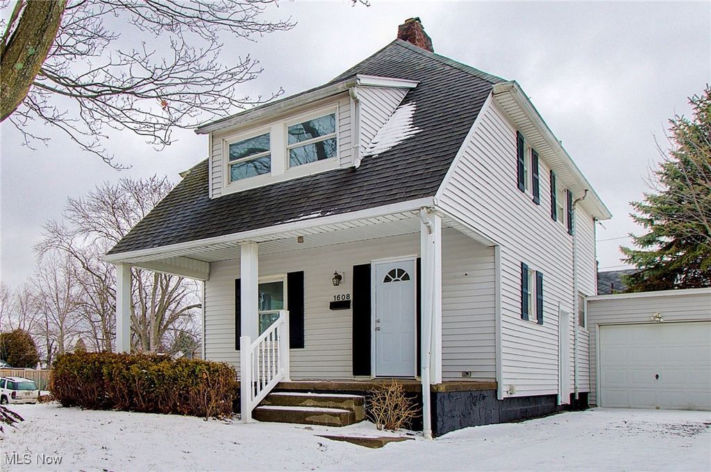 Photo of 1608 S Liberty Avenue, Alliance, OH 44601 (MLS # 5182386)