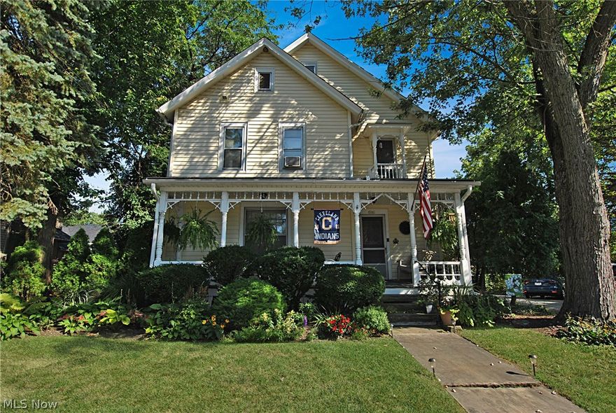 ***FOR RENT***  Super Prime Location in the Heart of Brecksville.  Located next door the Brecksville's Central Middle school.  Walking distance to the center of town's shops and restaurants.  2 Bedroom 1 bathroom 2nd floor unit with in suite laundry room.  Great parking area and access to 1 car garage.  A true must see!!  ***FOR RENT ONLY***