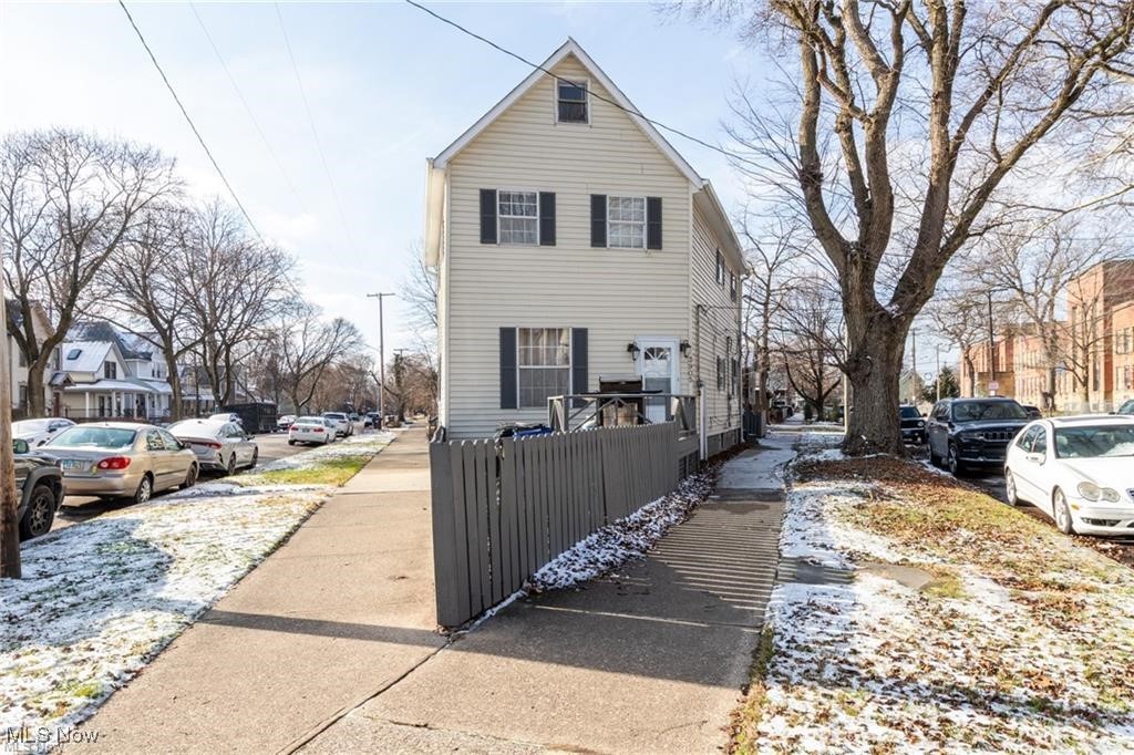 Cleveland, Ohio 44113, United States, 2 Bedrooms Bedrooms, ,1 BathroomBathrooms,Residential,Active,252575